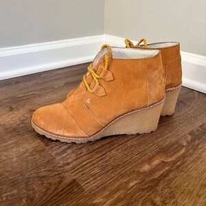 Toms wedge boot.